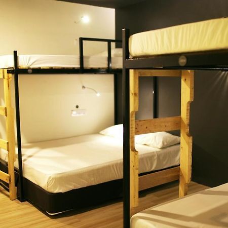 Revopackers Beds And Bunks Hostel Kuala Lumpur Luaran gambar
