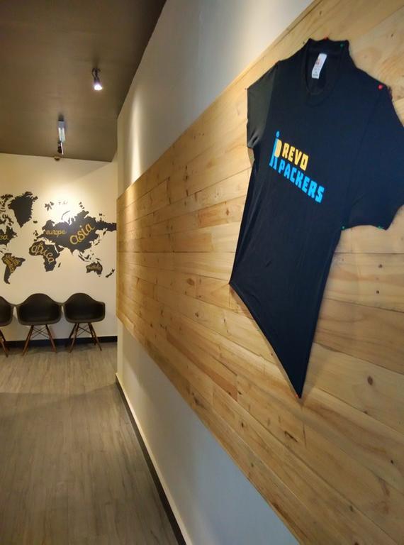 Revopackers Beds And Bunks Hostel Kuala Lumpur Luaran gambar