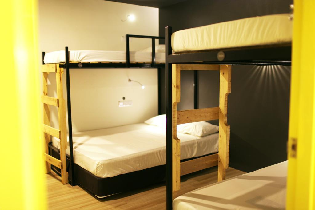 Revopackers Beds And Bunks Hostel Kuala Lumpur Luaran gambar