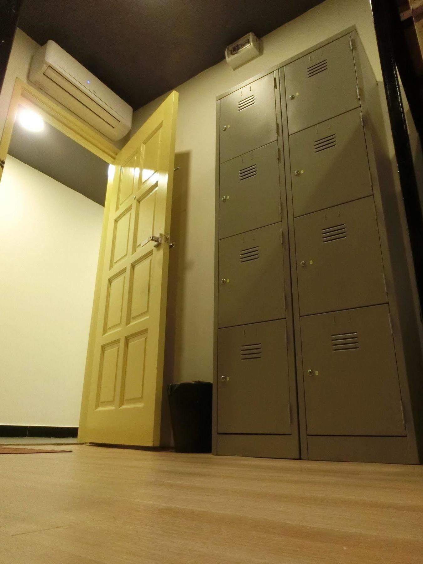 Revopackers Beds And Bunks Hostel Kuala Lumpur Luaran gambar